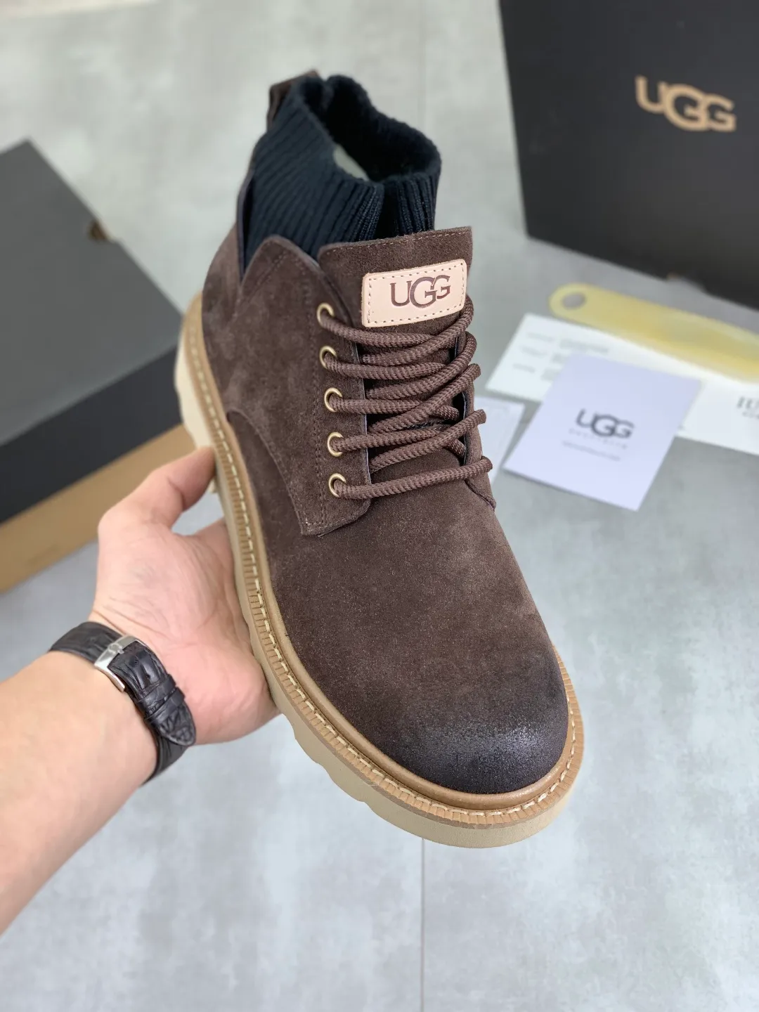 Men's men's shoes P620 New arrival🆕🆕🆕 IUGGI men's British retro Martin boots Winter new men's outdoor hiking boots First layer of cowhide on the outside Wool on the inside Comfortable and warm Rubber sole sole Non-slip and firm Trendy and fashionable Casual and versatile Size: 39-44 (customized for 45) Color: three colors